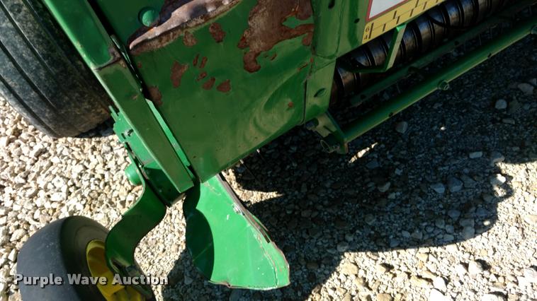 image for item DA4401 2006 John Deere 567 round baler