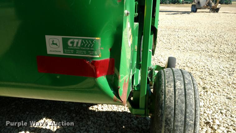 image for item DA4401 2006 John Deere 567 round baler