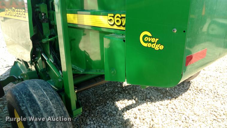 image for item DA4401 2006 John Deere 567 round baler