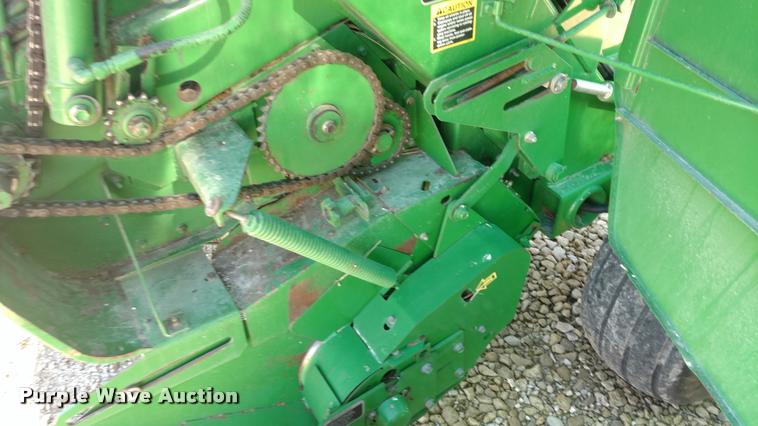 image for item DA4401 2006 John Deere 567 round baler