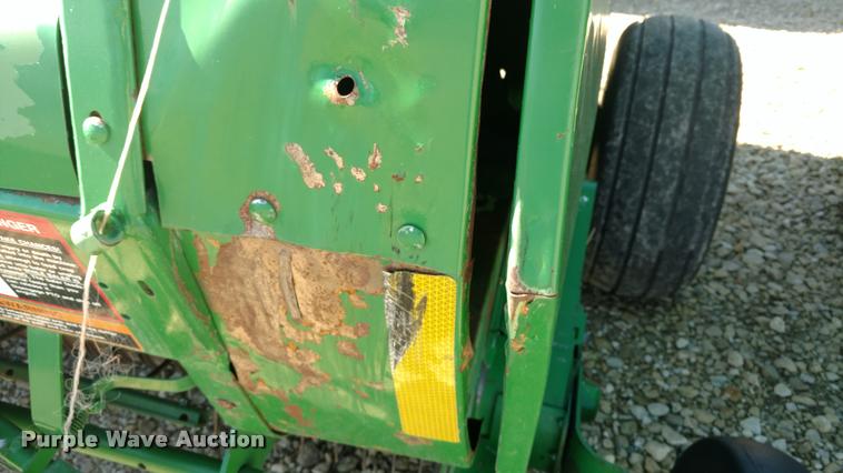 image for item DA4401 2006 John Deere 567 round baler