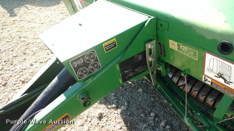 image for item DA4401 2006 John Deere 567 round baler