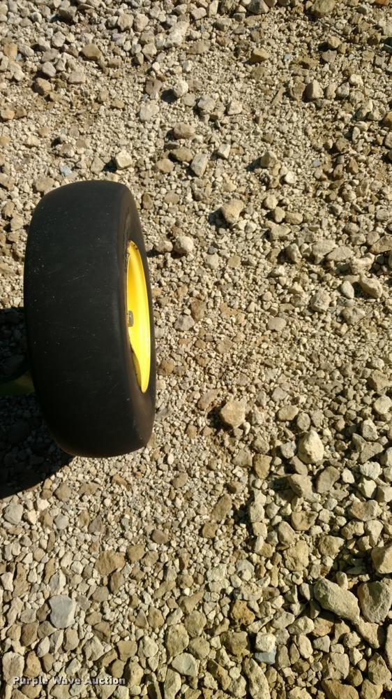 image for item DA4401 2006 John Deere 567 round baler