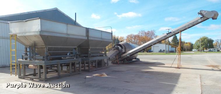 image for item DB3627 Doyle blender with hoppers and conveyor