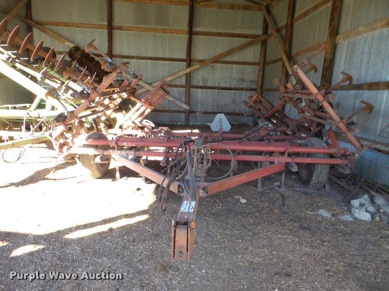 image for item DB5252 International Vibrashank field cultivator