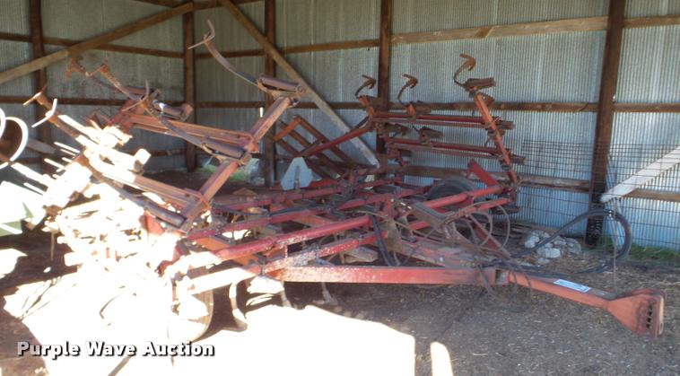 image for item DB5252 International Vibrashank field cultivator