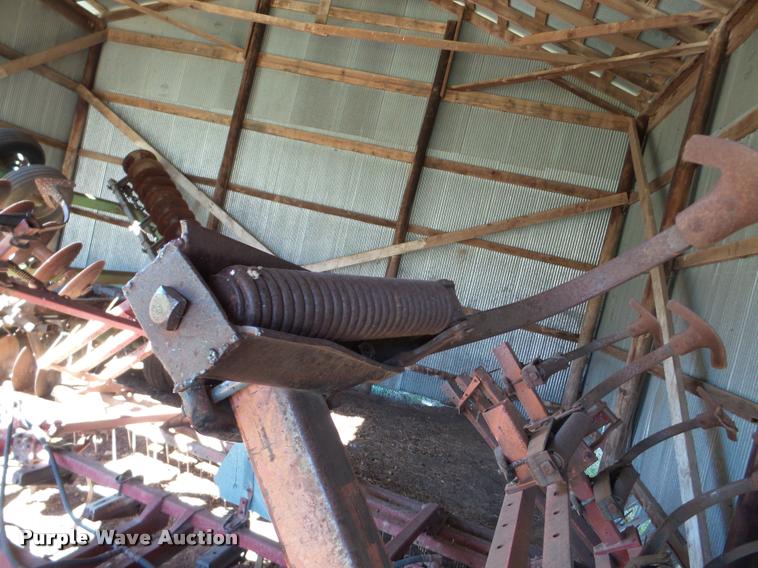 image for item DB5252 International Vibrashank field cultivator