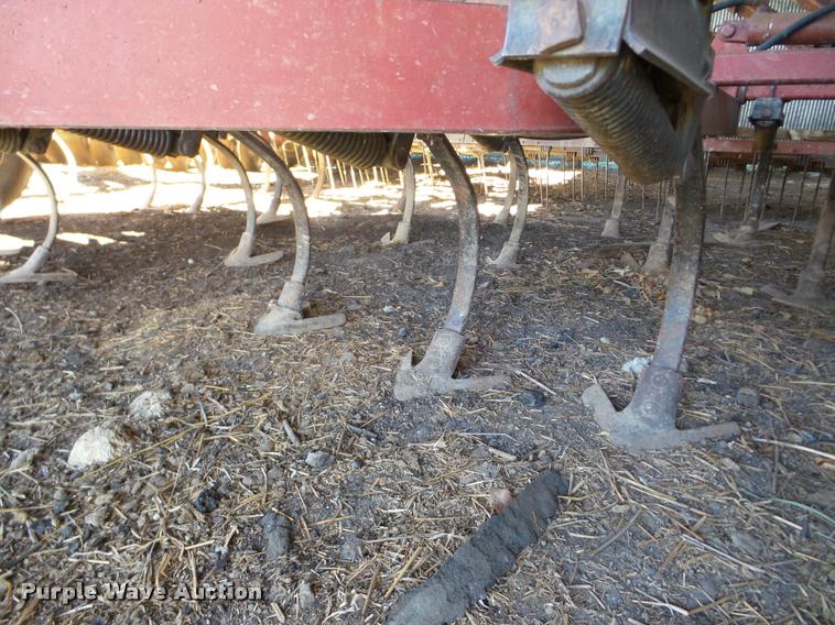 image for item DB5252 International Vibrashank field cultivator