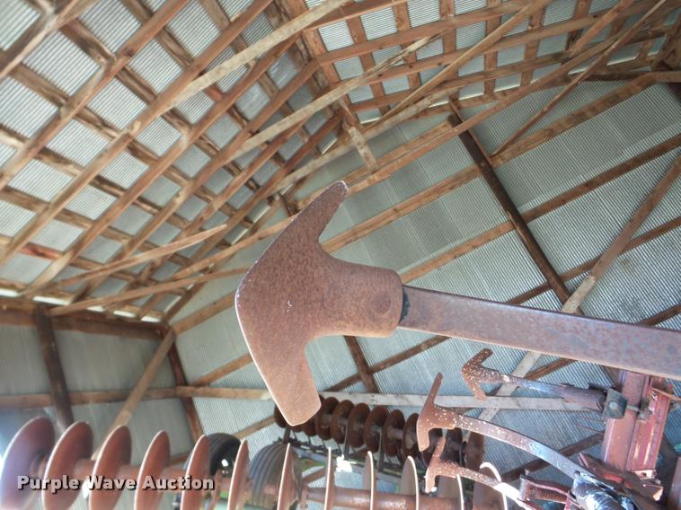 image for item DB5252 International Vibrashank field cultivator