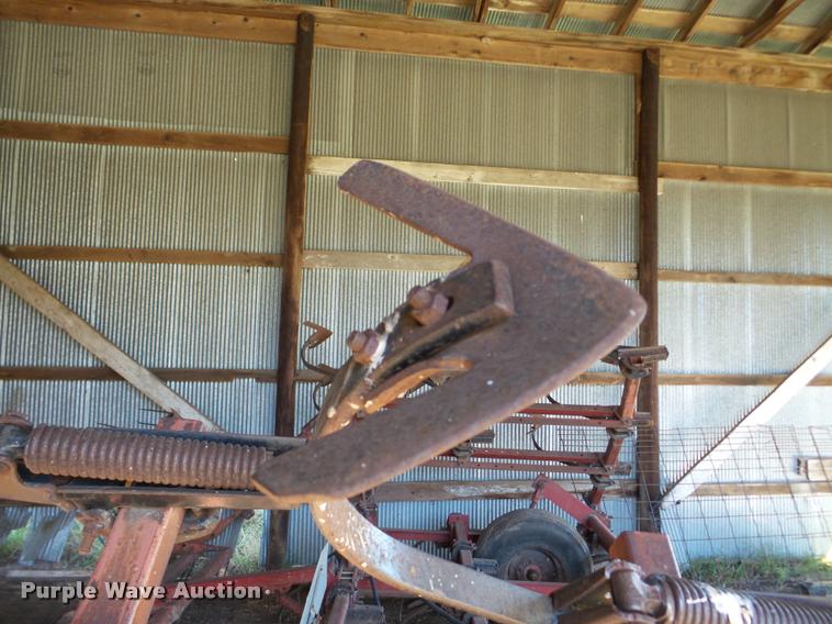 image for item DB5252 International Vibrashank field cultivator
