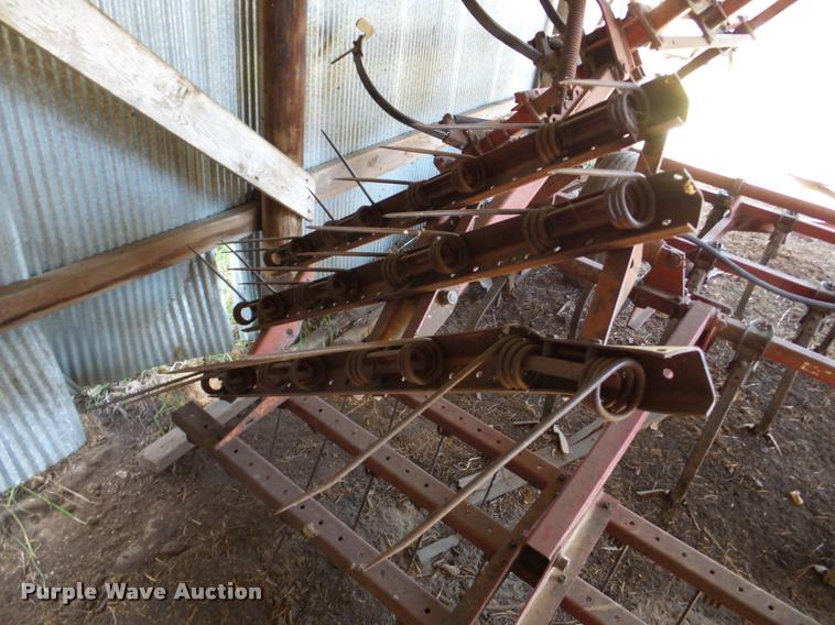 image for item DB5252 International Vibrashank field cultivator