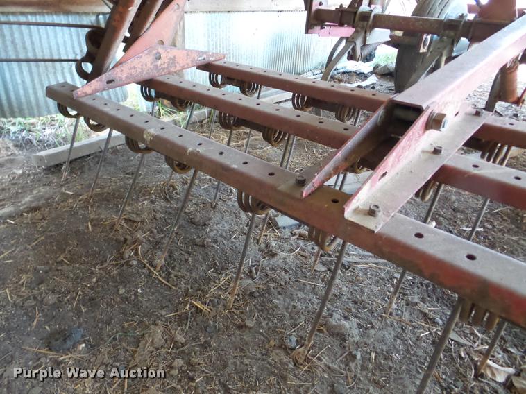 image for item DB5252 International Vibrashank field cultivator