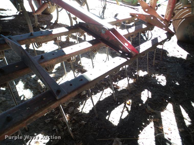 image for item DB5252 International Vibrashank field cultivator
