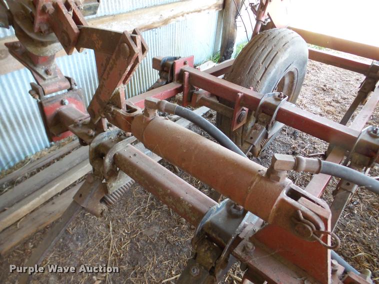 image for item DB5252 International Vibrashank field cultivator