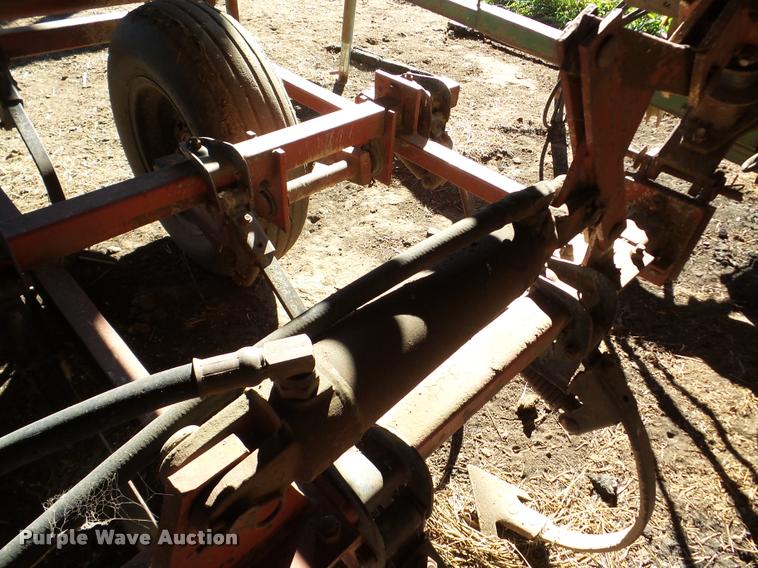 image for item DB5252 International Vibrashank field cultivator