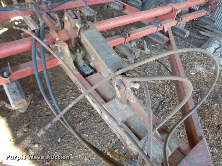 image for item DB5252 International Vibrashank field cultivator