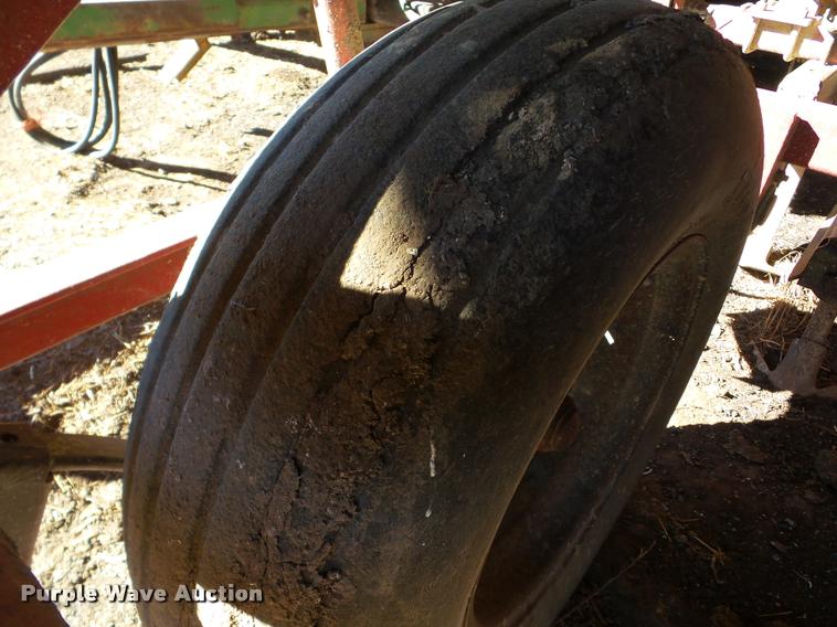 image for item DB5252 International Vibrashank field cultivator