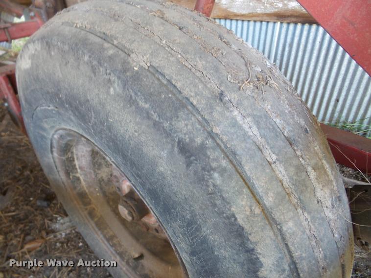 image for item DB5252 International Vibrashank field cultivator