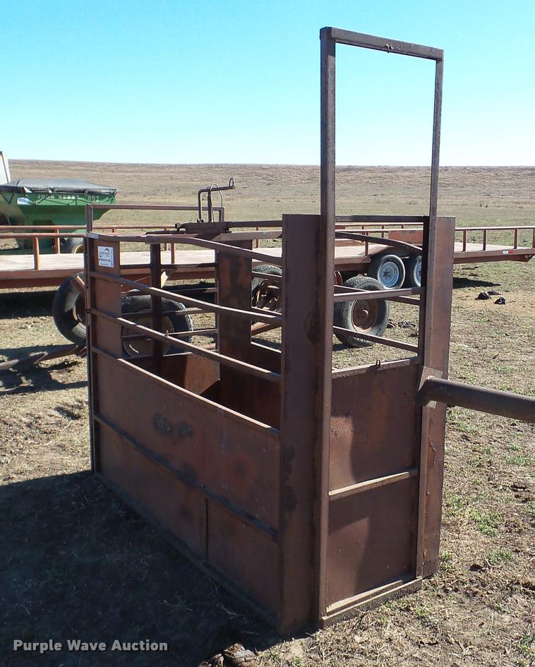 Roping chute in Cedar Point, KS Item DB5258 sold Purple Wave