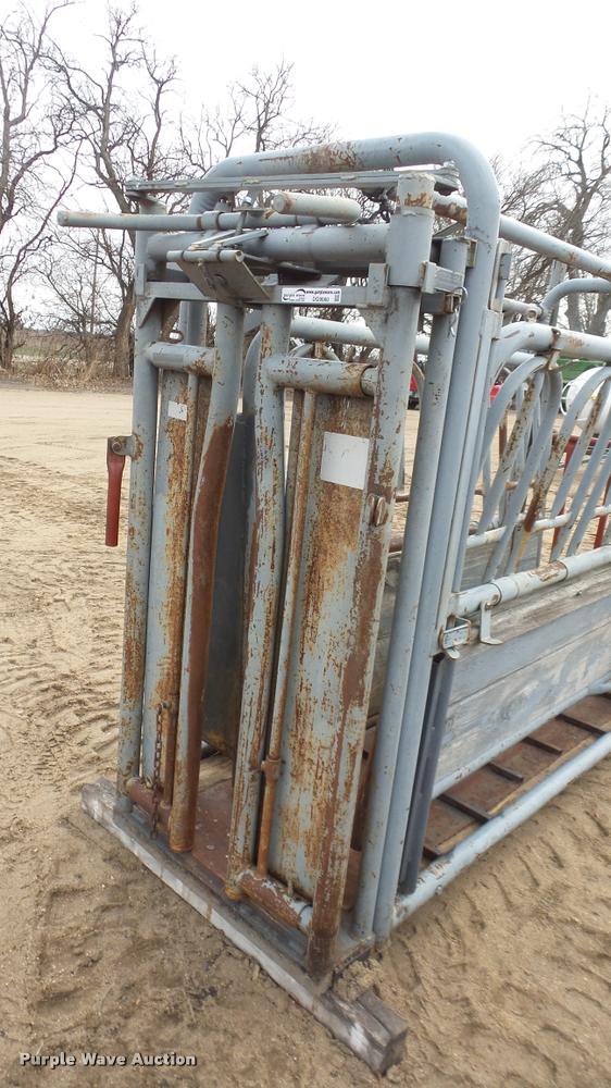 image for item DG9080 Squeeze chute