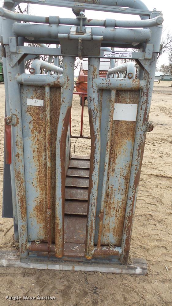 image for item DG9080 Squeeze chute