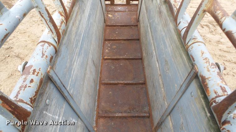 image for item DG9080 Squeeze chute