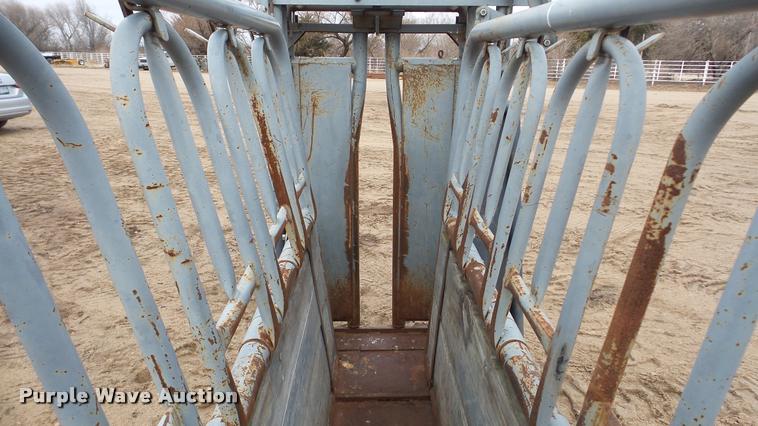 image for item DG9080 Squeeze chute