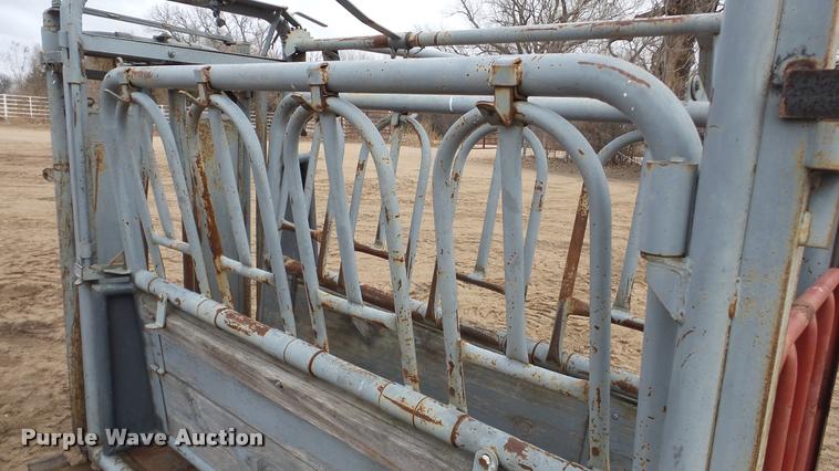 image for item DG9080 Squeeze chute