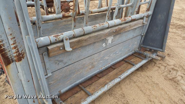 image for item DG9080 Squeeze chute
