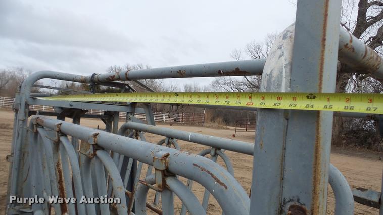 image for item DG9080 Squeeze chute