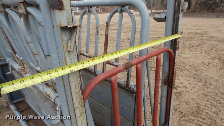 image for item DG9080 Squeeze chute