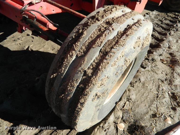 image for item J5028 1985 Massey-Ferguson 860 combine