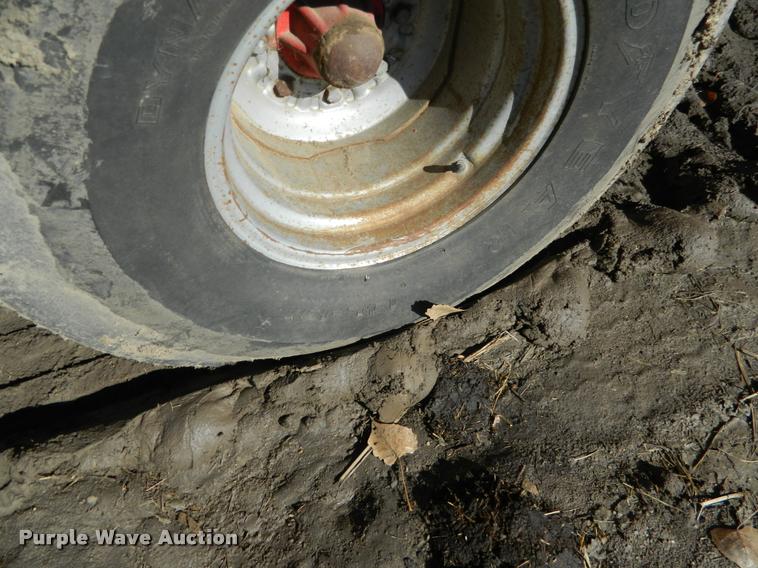 image for item J5028 1985 Massey-Ferguson 860 combine