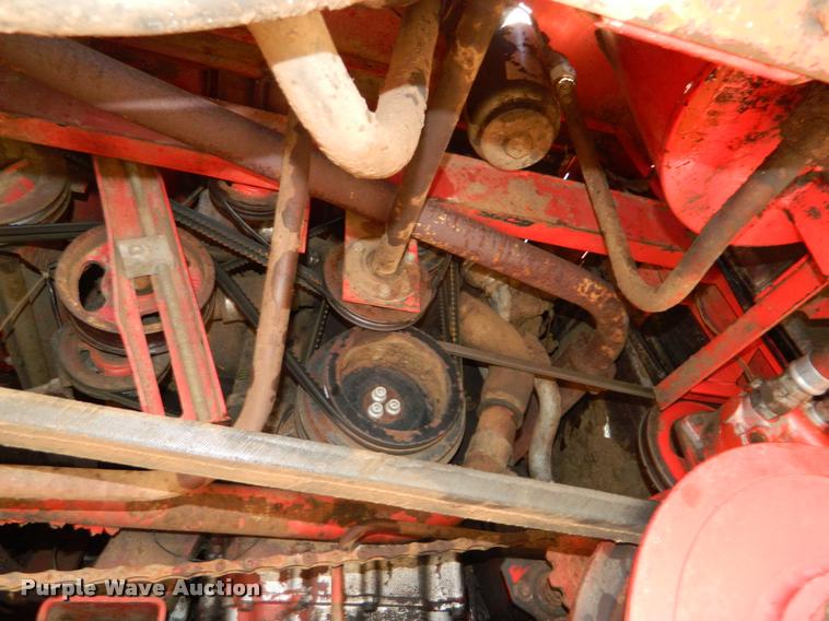 image for item J5028 1985 Massey-Ferguson 860 combine