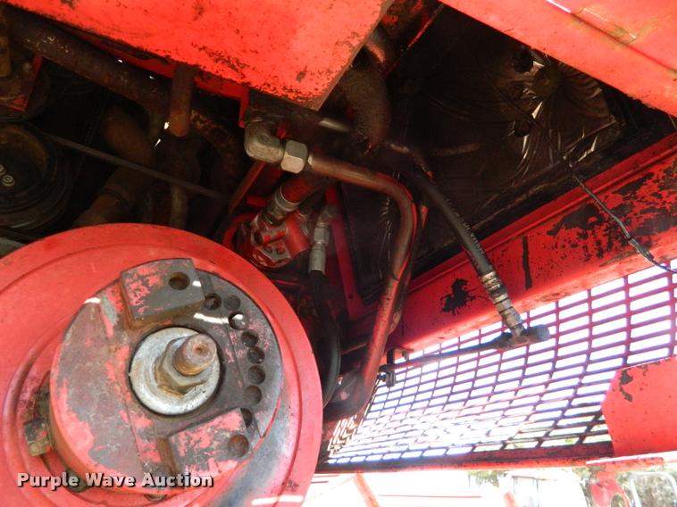 image for item J5028 1985 Massey-Ferguson 860 combine