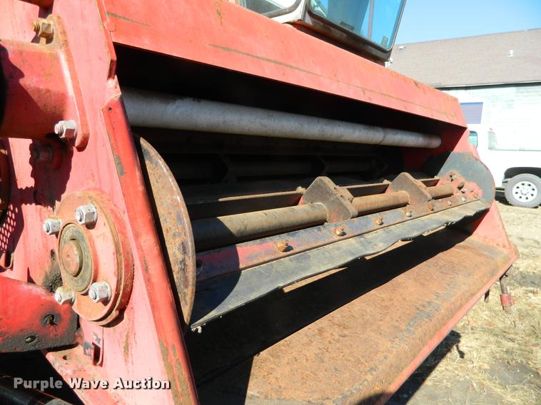 image for item J5028 1985 Massey-Ferguson 860 combine