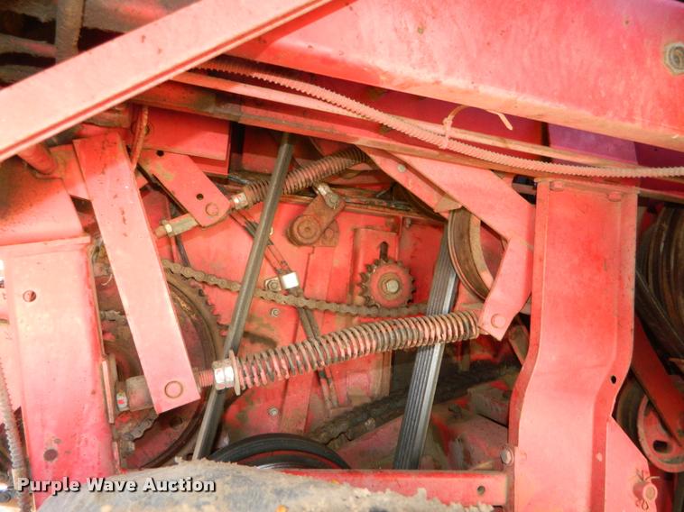 image for item J5028 1985 Massey-Ferguson 860 combine