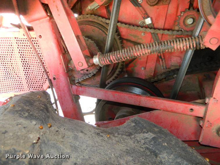 image for item J5028 1985 Massey-Ferguson 860 combine