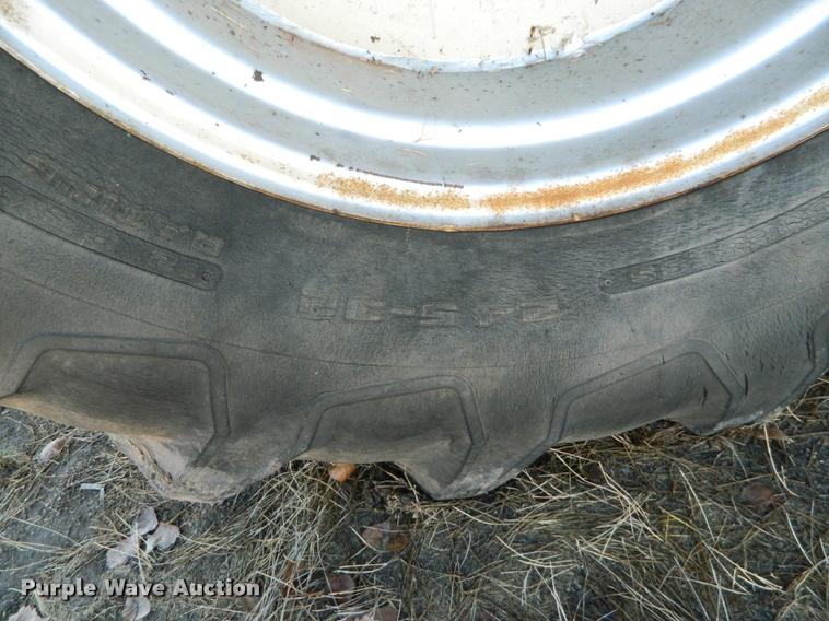 image for item J5028 1985 Massey-Ferguson 860 combine