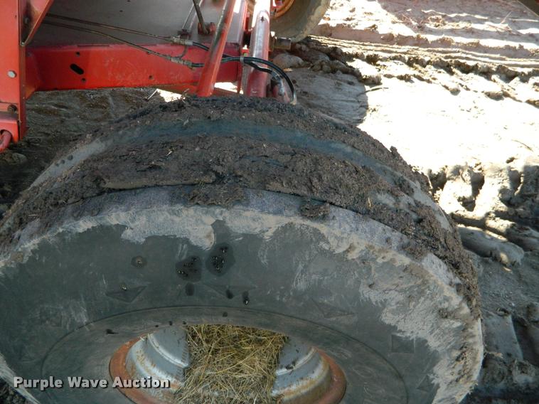 image for item J5028 1985 Massey-Ferguson 860 combine