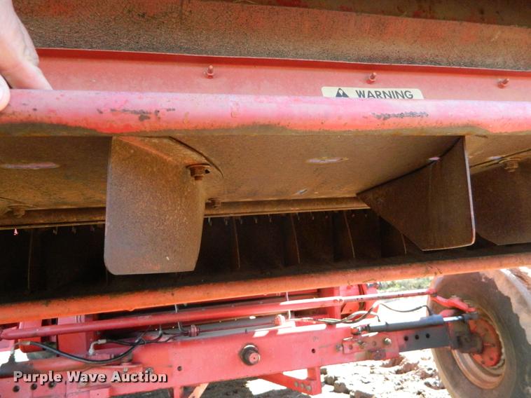 image for item J5028 1985 Massey-Ferguson 860 combine