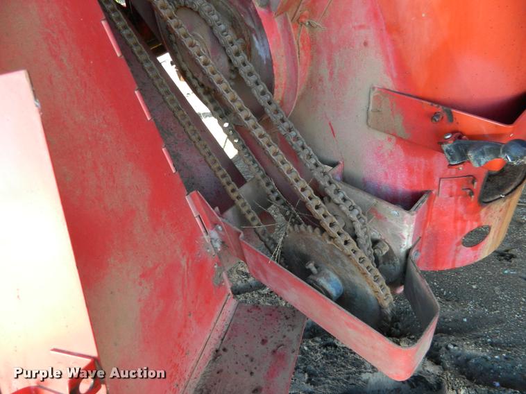 image for item J5028 1985 Massey-Ferguson 860 combine