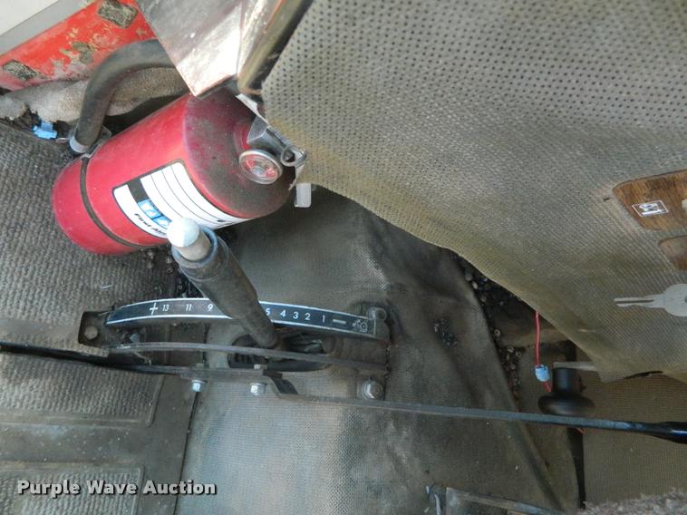 image for item J5028 1985 Massey-Ferguson 860 combine