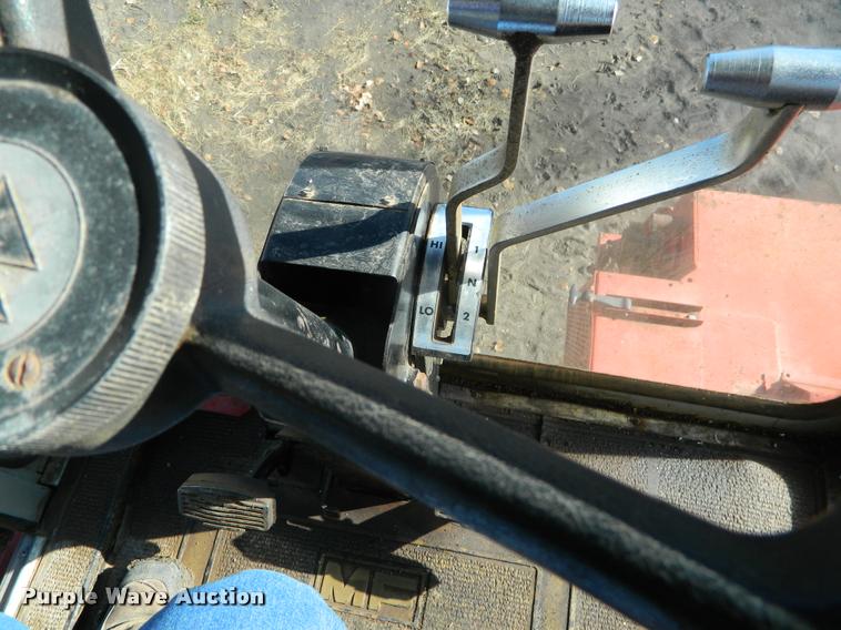 image for item J5028 1985 Massey-Ferguson 860 combine