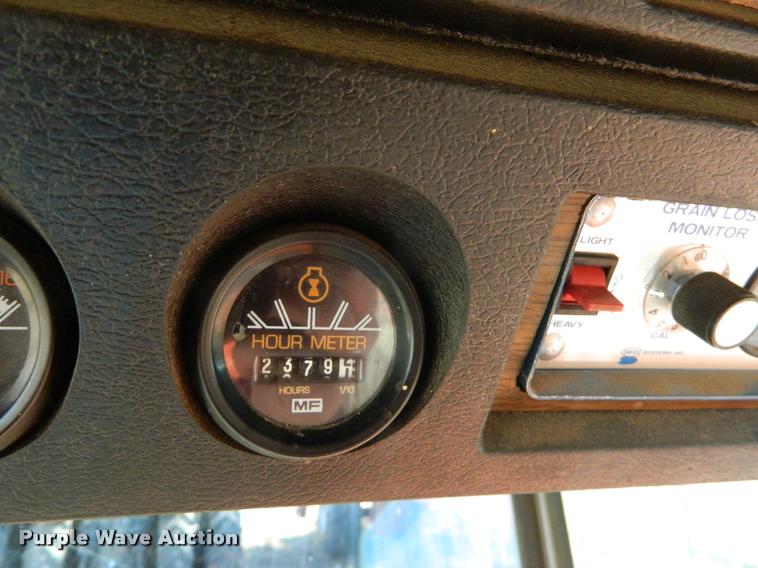 image for item J5028 1985 Massey-Ferguson 860 combine