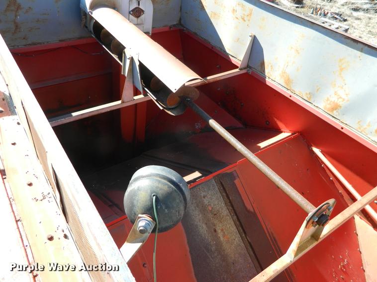 image for item J5028 1985 Massey-Ferguson 860 combine