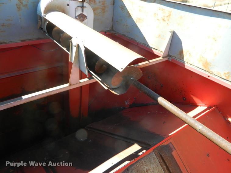 image for item J5028 1985 Massey-Ferguson 860 combine