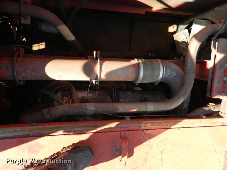 image for item J5028 1985 Massey-Ferguson 860 combine