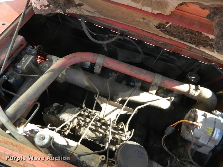 image for item J5028 1985 Massey-Ferguson 860 combine