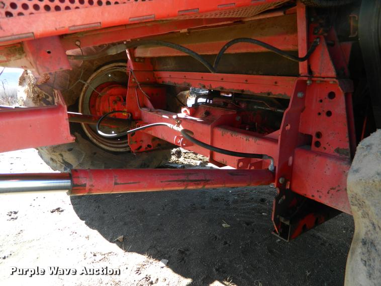 image for item J5028 1985 Massey-Ferguson 860 combine